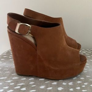 BCBGeneration Camel Fader Wedge Size 6